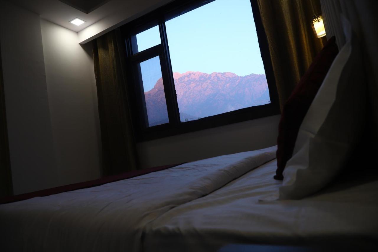 The Divine Oak Hotel Katra  Kültér fotó