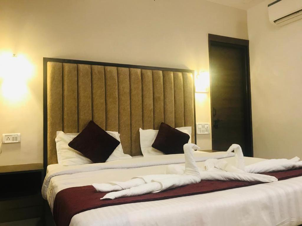 The Divine Oak Hotel Katra  Kültér fotó