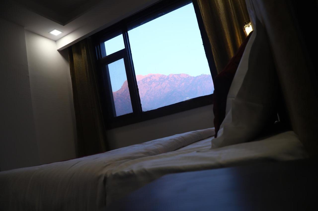 The Divine Oak Hotel Katra  Kültér fotó