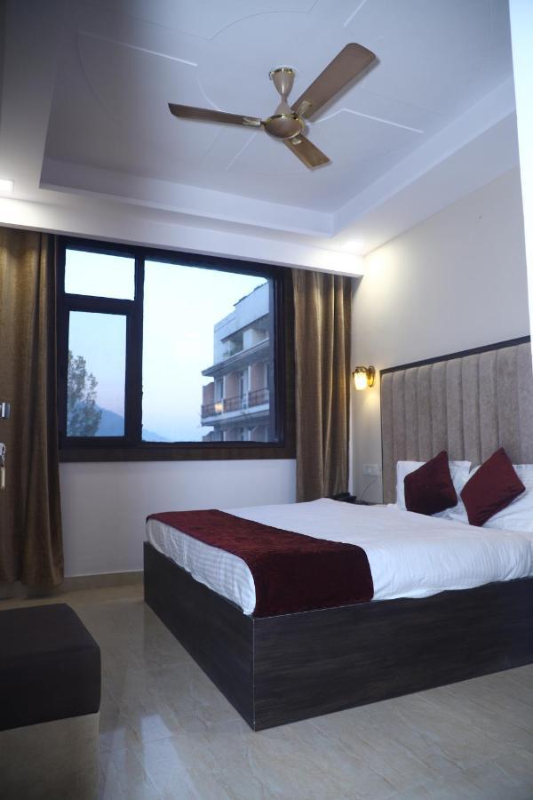 The Divine Oak Hotel Katra  Kültér fotó