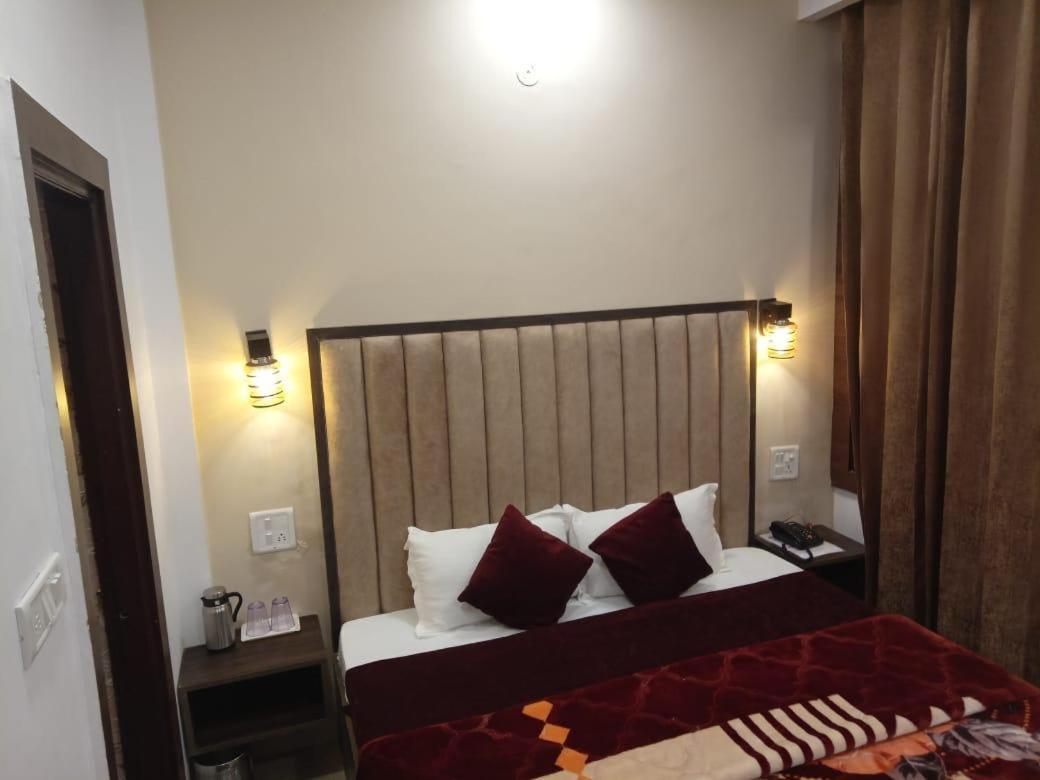 The Divine Oak Hotel Katra  Kültér fotó