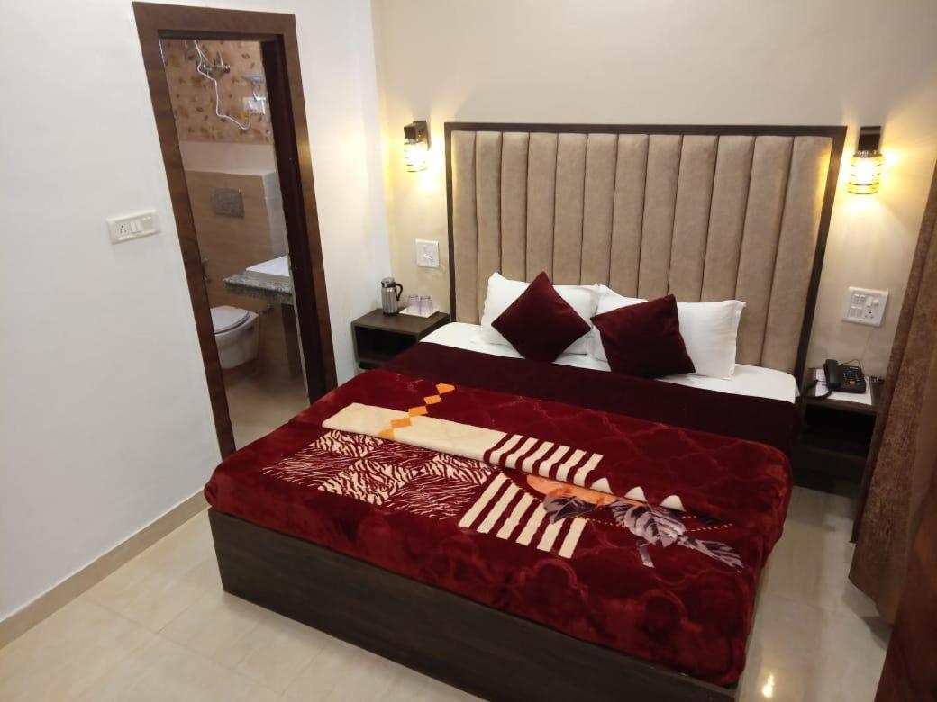 The Divine Oak Hotel Katra  Kültér fotó